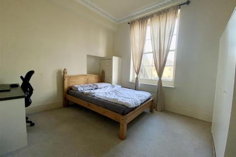 2 bedroom flat to rent, Brunswick Square, Hove