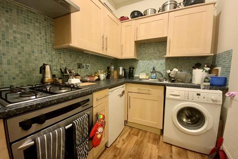 2 bedroom flat to rent, Brunswick Square, Hove