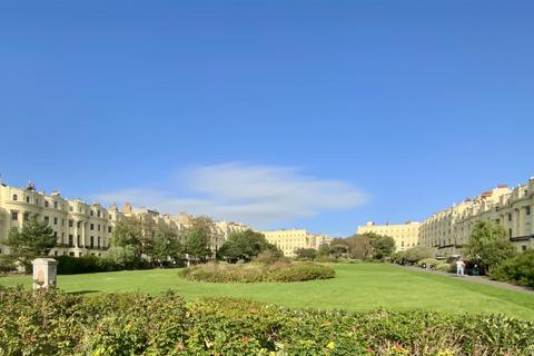 2 bedroom flat to rent, Brunswick Square, Hove