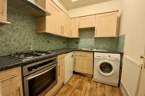 2 bedroom flat to rent, Brunswick Square, Hove