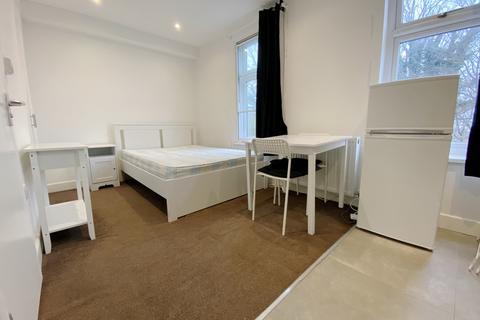 Studio to rent, Spring Grove Road, Hounslow, Greater London, TW3