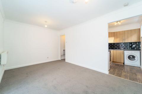 Studio to rent, Rabournmead Drive, Northolt UB5