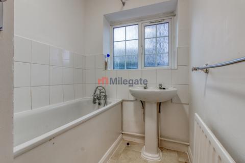 2 bedroom flat to rent, Carshalton Road, Carshalton SM5