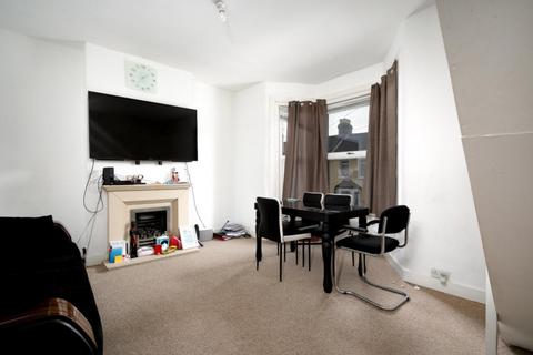 2 bedroom maisonette to rent, Bury Street, London, N9 7JP