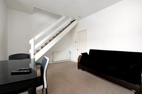 2 bedroom maisonette to rent, Bury Street, London, N9 7JP