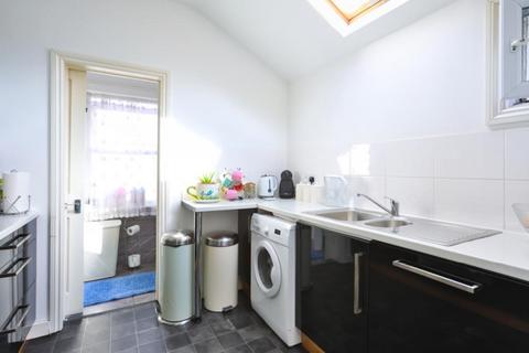 2 bedroom maisonette to rent, Bury Street, London, N9 7JP