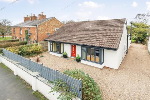 4 bedroom detached bungalow for sale, Lincoln Road, Horncastle, Lincs, LN9 5AW