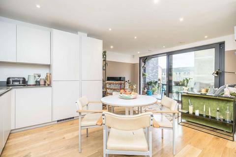 3 bedroom flat for sale, Dalston Lane, London E8