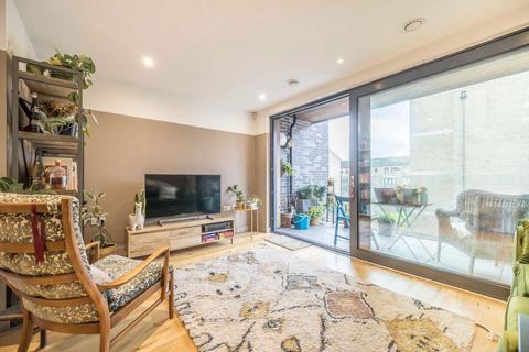 3 bedroom flat for sale, Dalston Lane, London E8