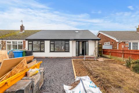 4 bedroom semi-detached bungalow for sale, Oakmere Drive, Penketh, WA5