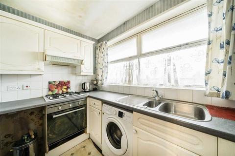 2 bedroom flat for sale, Churchill Gardens, London SW1V