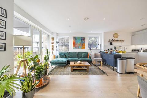 3 bedroom flat for sale, Wyndham Road, Camberwell SE5