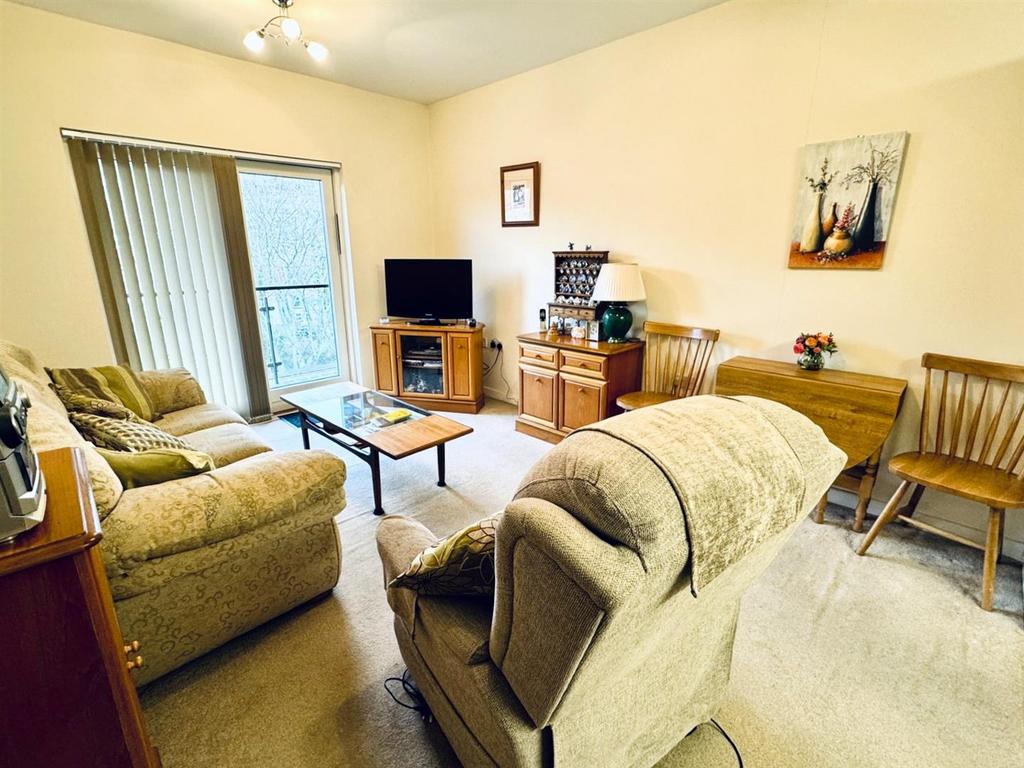 Lounge 1.jpg