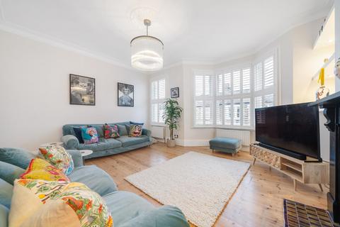 3 bedroom flat for sale, Holmewood Road, SW2