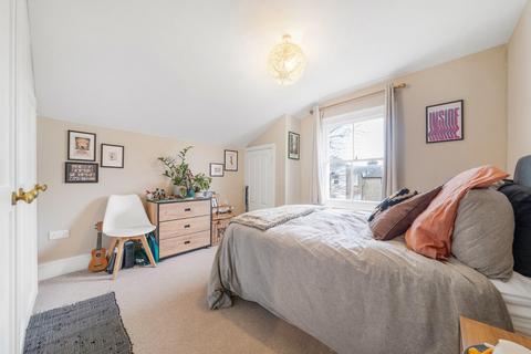 10c Raleigh Gardens, London, SW2 1AD