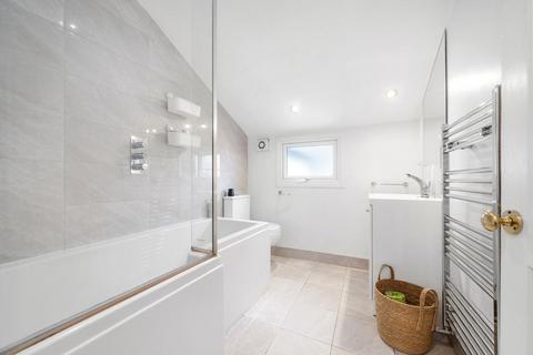 10c Raleigh Gardens, London, SW2 1AD