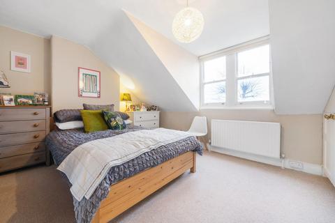 10c Raleigh Gardens, London, SW2 1AD