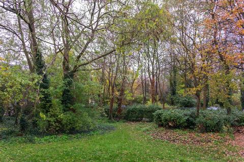 10c Raleigh Gardens, London, SW2 1AD