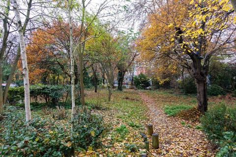 10c Raleigh Gardens, London, SW2 1AD