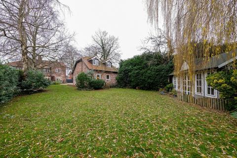 4 bedroom semi-detached house for sale, Knutsford Old Road, Warrington WA4