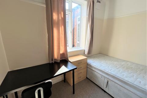 2 bedroom flat to rent, Wimborne Road, Winton, Bournemouth