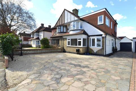 5 bedroom semi-detached house to rent, Avenue Road, Bexleyheath DA7