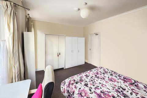 Studio to rent, Inverine Road, Charlton, SE7