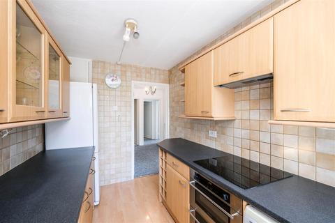 2 bedroom flat to rent, Greenhill, Buckhurst Hill