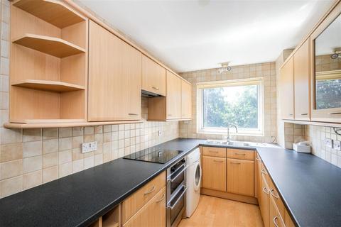 2 bedroom flat to rent, Greenhill, Buckhurst Hill