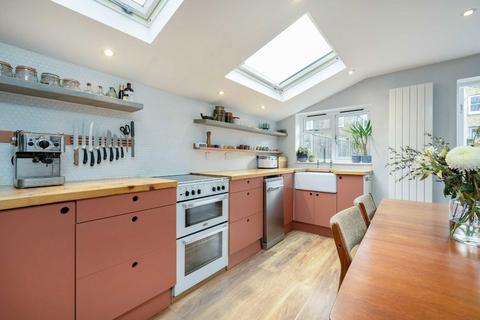 2 bedroom flat for sale, Zealand Road, London E3