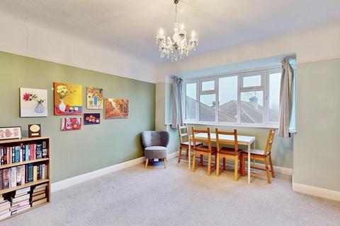 2 bedroom flat for sale, Lancaster Close, KT2