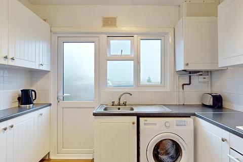 2 bedroom flat for sale, Lancaster Close, KT2