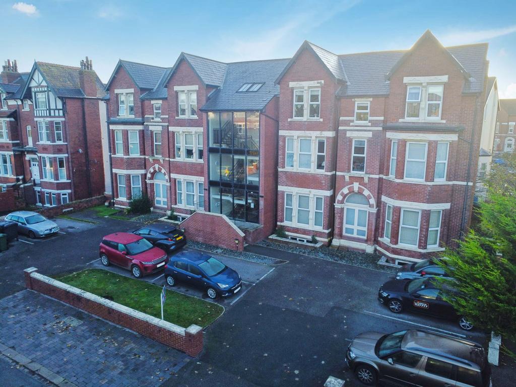 Lathom Road, Southport PR9 2 bed flat - £130,000