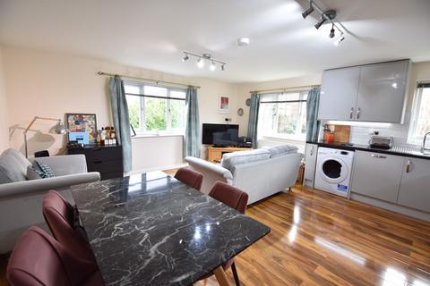 2 bedroom flat for sale, Treetop Close, Luton, Bedfordshire, LU2 0JZ