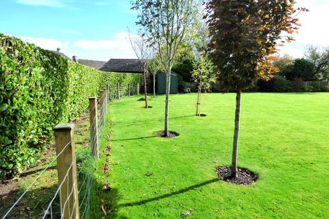 4 bedroom bungalow for sale, Tarn Moor Crescent, Skipton