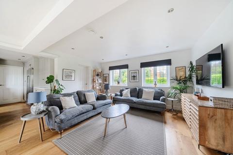 1 Laurel Drive, Oxted, RH8 9DT