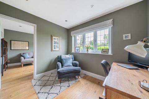 1 Laurel Drive, Oxted, RH8 9DT