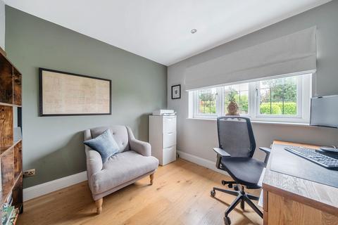 1 Laurel Drive, Oxted, RH8 9DT