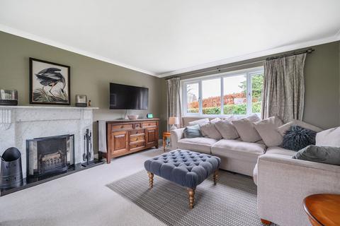 1 Laurel Drive, Oxted, RH8 9DT