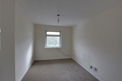 3 bedroom maisonette to rent, Tilgate Parade, Crawley RH10