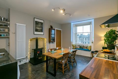 19/7 Bellevue Crescent, Edinburgh, EH3 6NE