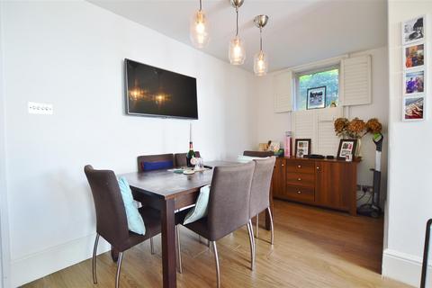 2 bedroom flat for sale, Maidenhead Road, Windsor