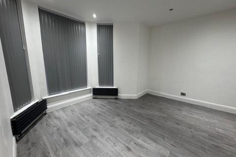 Studio to rent, Aigburth Road, Liverpool