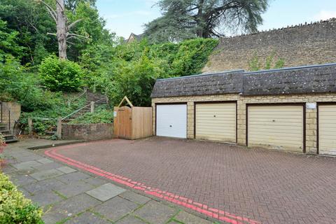 8 Chapel Fields, Godalming, GU7 2BS