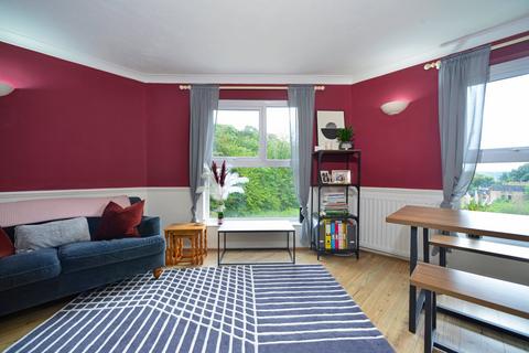 8 Chapel Fields, Godalming, GU7 2BS
