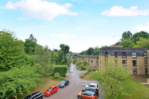 8 Chapel Fields, Godalming, GU7 2BS