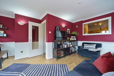 8 Chapel Fields, Godalming, GU7 2BS