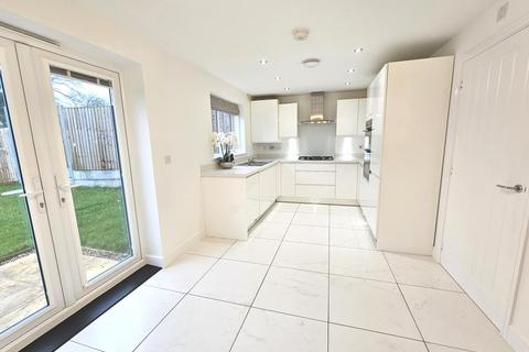 4 bedroom detached house to rent, Hylton Road, Stafford, ST16 1GT