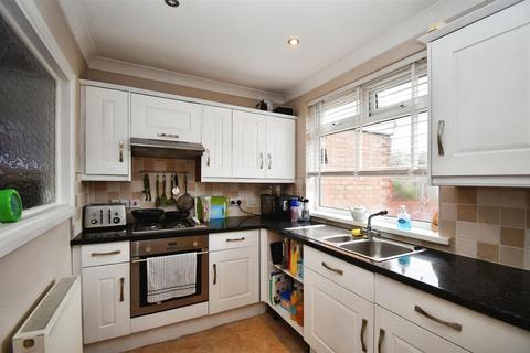 2 bedroom terraced house for sale, County Road South, Hull