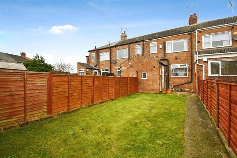 2 bedroom terraced house for sale, County Road South, Hull